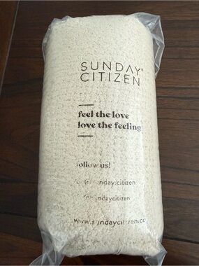 NWT sunday citizen cream neutral colored comfy throw blanket